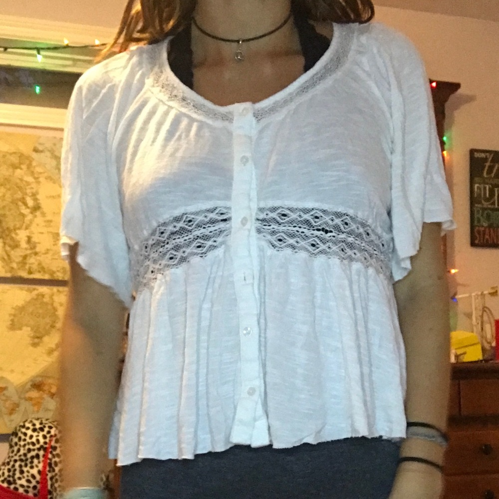 Short sleeve white top